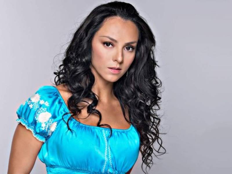 En su cama, golpeada por los efectos de covid-19, Ivonne Montero aseguró que ha vivido días difíciles desde que el virus anidó en ella, le subió le temperatura y tiene daño pulmonar.