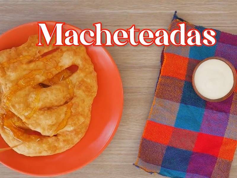 Las macheteadas se fríen en abundante aceite caliente hasta que estén doradas.