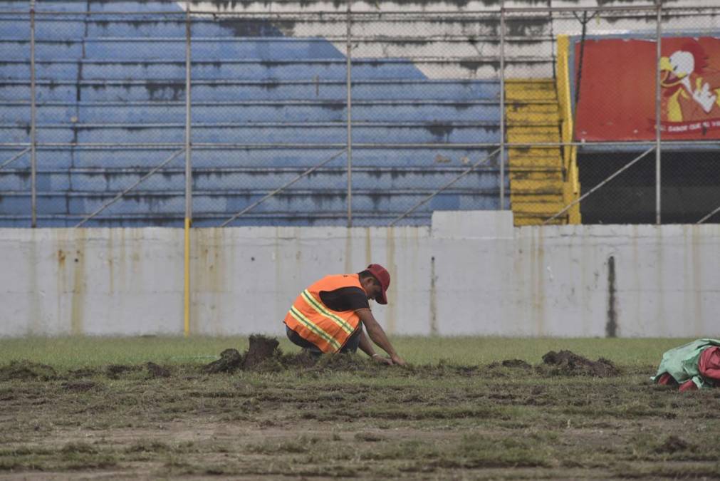 Impresiona verlo: Así luce el estadio Morazán sin la grama vieja