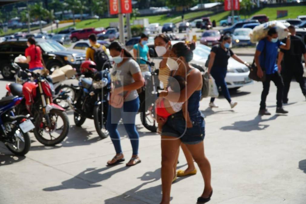 Miles de personas tuvieron la oportunidad de recibir la vacuna contra el coronavirus antes de comenzar las vacaciones.