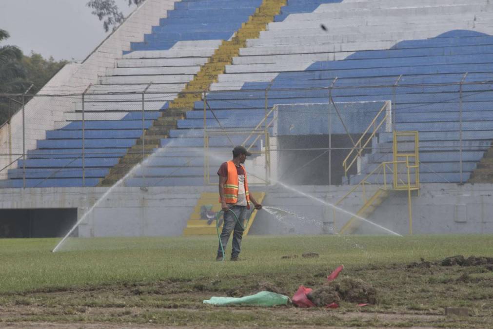 Impresiona verlo: Así luce el estadio Morazán sin la grama vieja