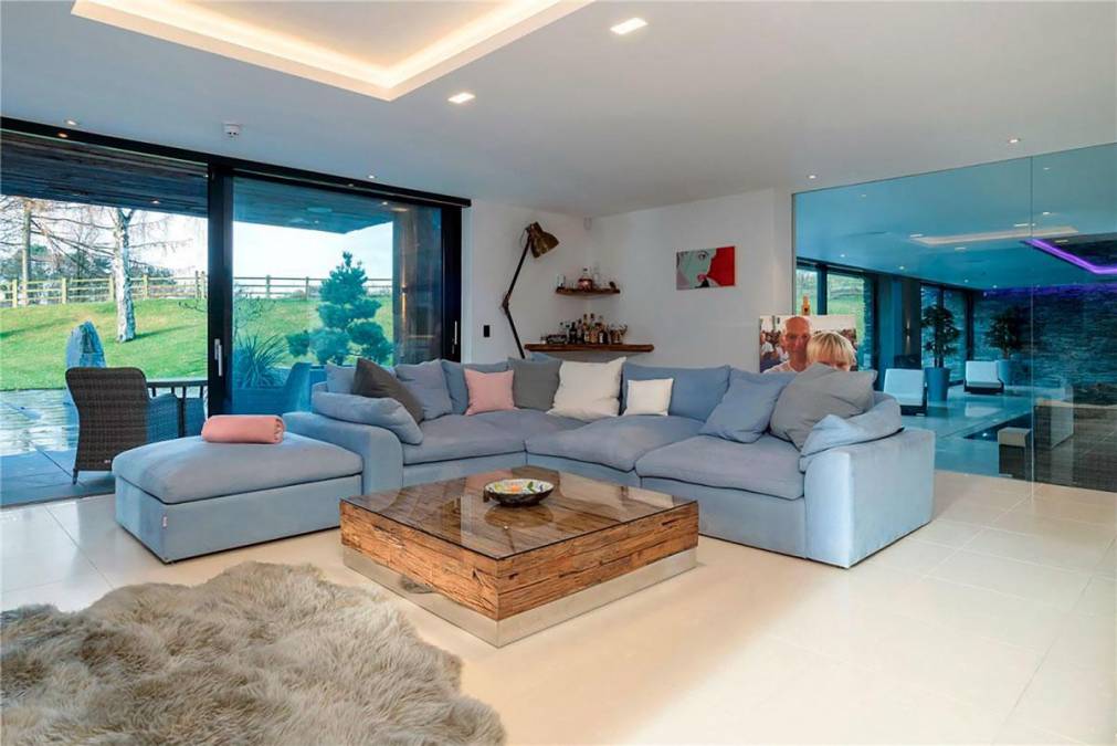 El agente inmobiliario Jackson-Stops (encargado de vender el inmueble) describe la magnífica casa de Cristiano Ronaldo como una “obra maestra de diseño moderno”.