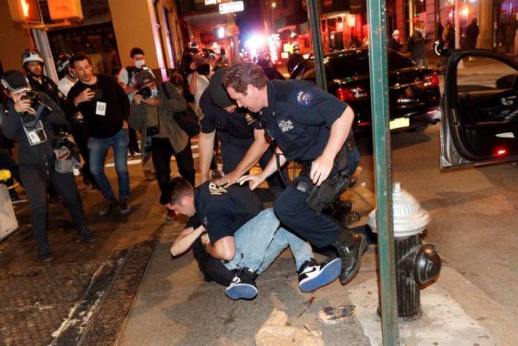 Nueva York anuncia toque de queda tras saqueos y violentas manifestaciones