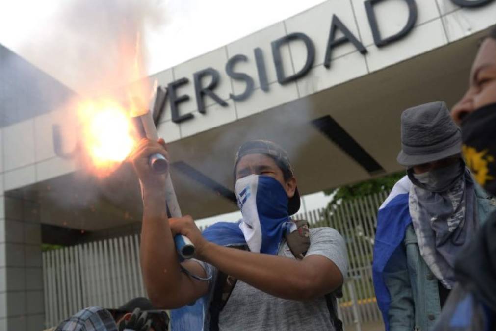 Los autoconvocados se han tomado varias universidades que también han sido atacadas por las fuerzas orteguistas como medida de presión para diseminar las manifestaciones.