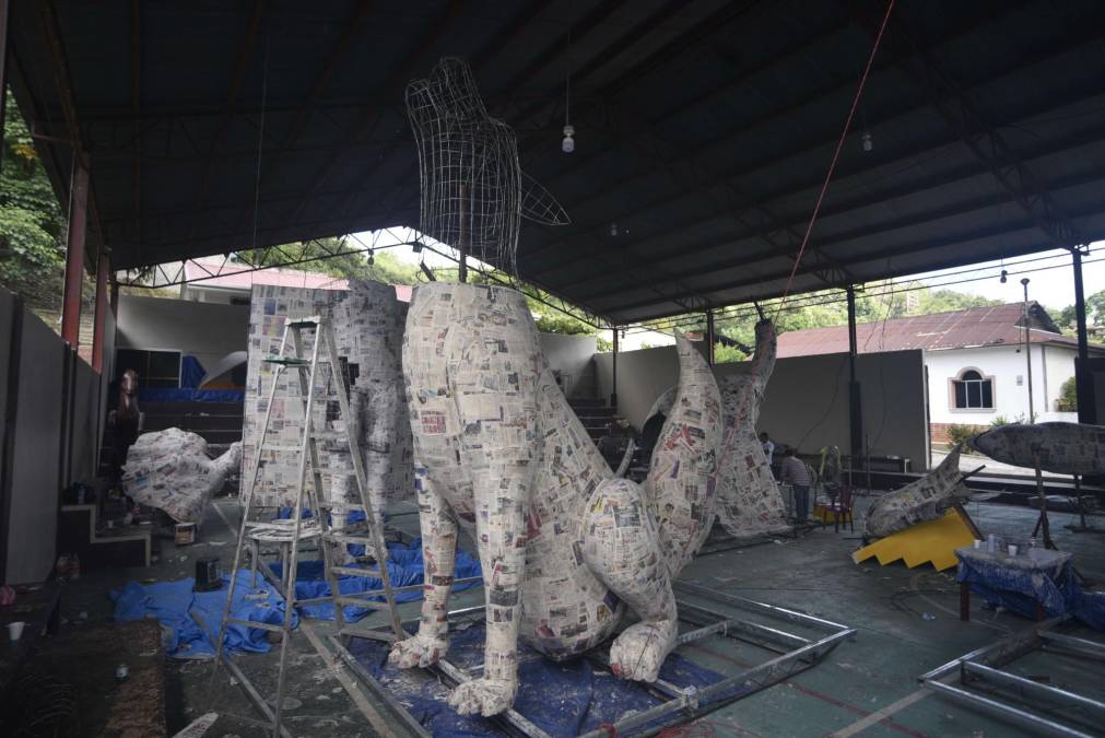 Desde hace 22 años los jóvenes del pueblo comenzaron a darle forma al ocote y es así como ahora se crean enormes obras de arte, que son únicas en el país.