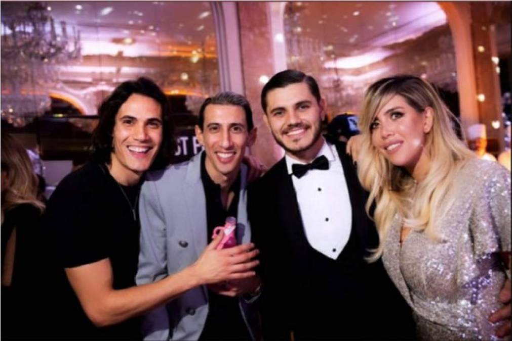 Wanda Nara junto a los tres cumpleañeros, Mauro Icardi, Di María y Cavani.