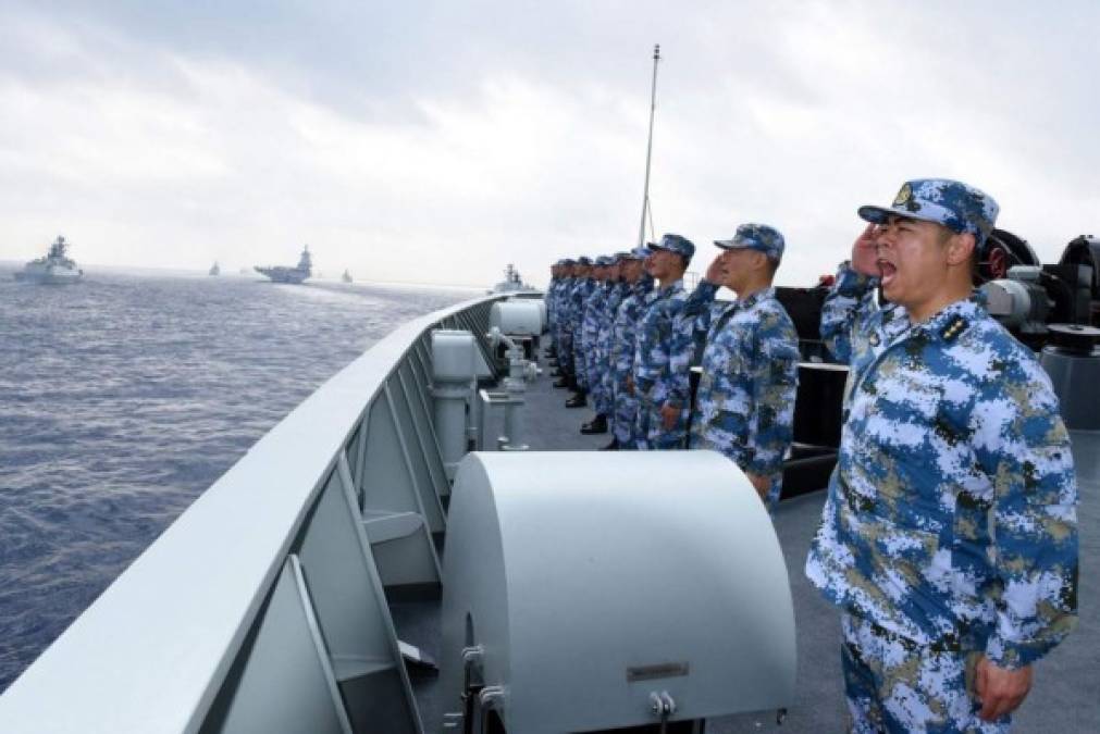China ha invertido gran parte de su presupuesto para construir una poderosa Armada ante las disputas territoriales en el Mar del Sur de China con Taiwán y otros países. Actualmente cuenta con 74 submarinos, 52 fragatas y 36 destructores, según Global Firepower.