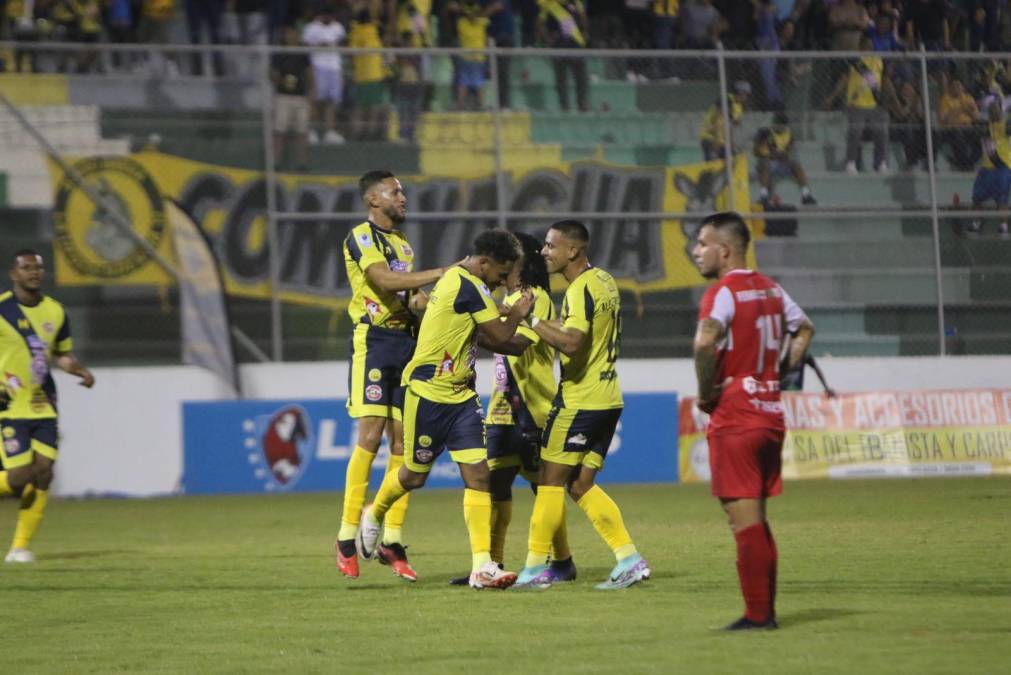 En el segundo tiempo del partido, el Génesis volvió a anotar y parecía que todo estaba liquidado con el gol de Alejadro Reyes al minuto 47. 