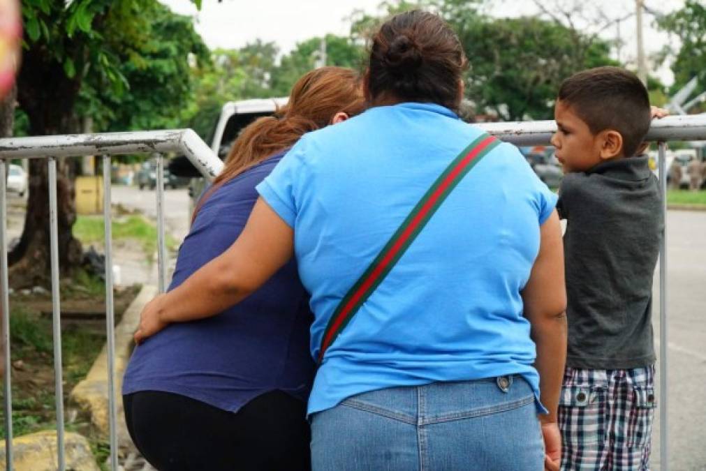 La consternación invadió a los familiares de los reclusos.