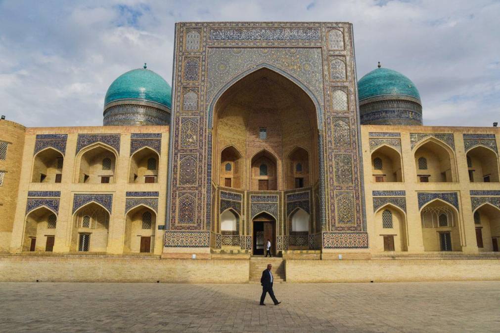 14. Uzbekistán: Se prepara para el próximo año ya que llevará a cabo una serie de emocionantes inauguraciones y eventos, como el Complejo Silk Road Samarkand. Este albergará restaurantes, cafés y hoteles boutique, incluido el Samarkand Regency Hotel de 22 pisos, la primera estadía de cinco estrellas del país, en la primera mitad de 2022.