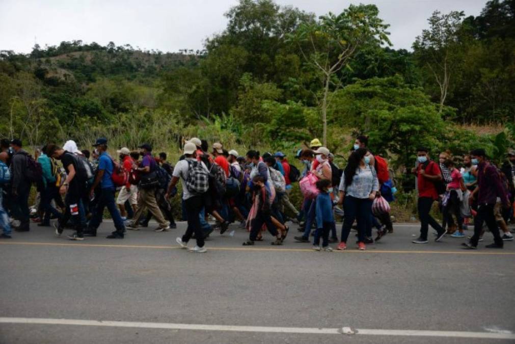 Miles de hondureños se suman a la caravana en busca de sueño americano