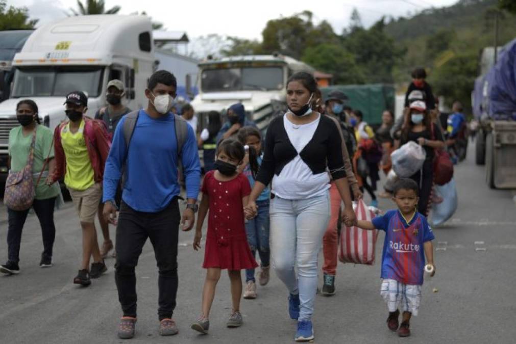 Desde la semana pasada, el Gobierno guatemalteco había advertido que no dejaría avanzar a los hondureños sin cumplir con los requisitos migratorios, principalmente una prueba negativa de la covid-19.<br/>