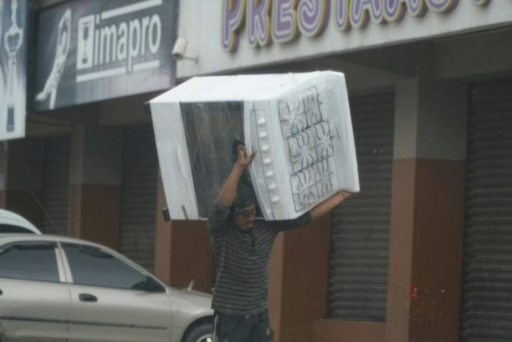 Caos y saqueos en comercios de San Pedro Sula