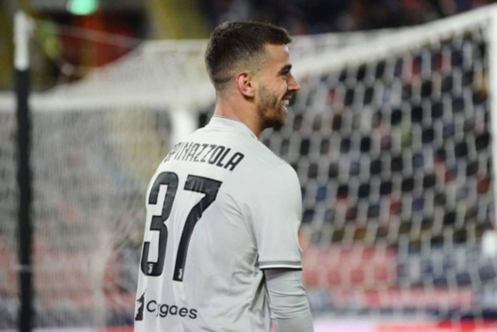 Leonardo Spinazzola: El centrocampista italiano de 26 años de edad tampoco seguirá en la Juventus para la próxima campaña.
