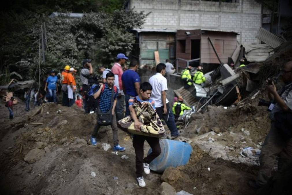 Vecinos e iglesias están recolectando víveres para los damnificados.