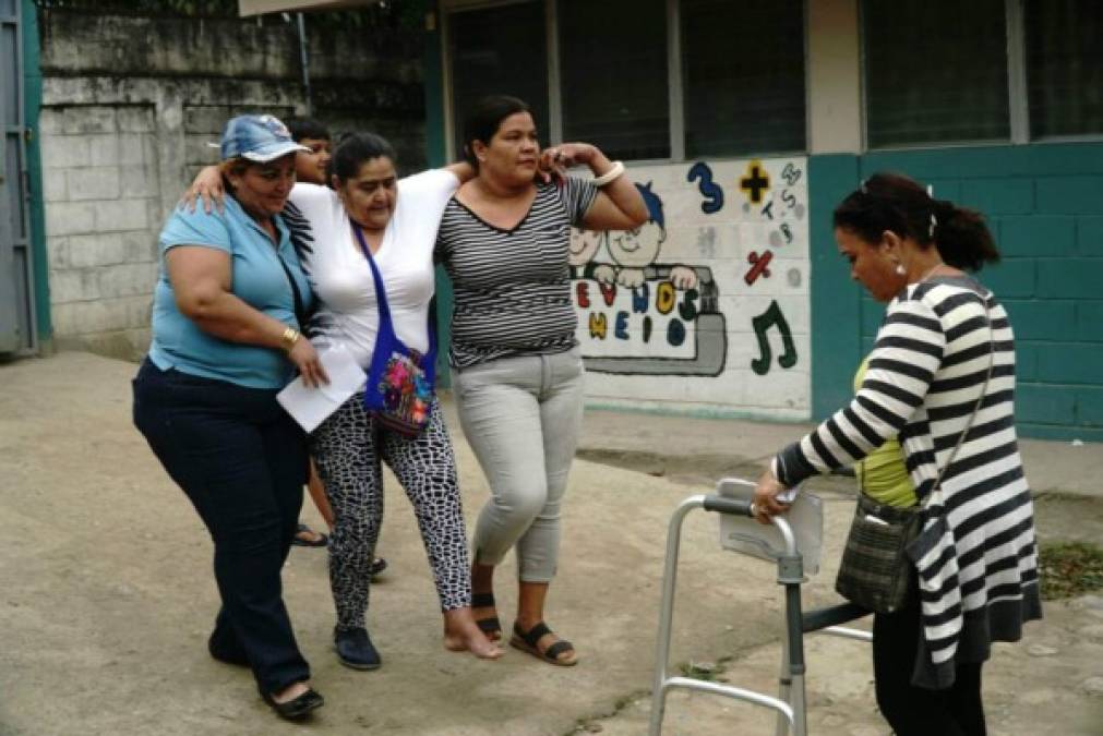 Muchos hondureños no se detienen ante nada con tal de cumplir con su deber ciudadano.