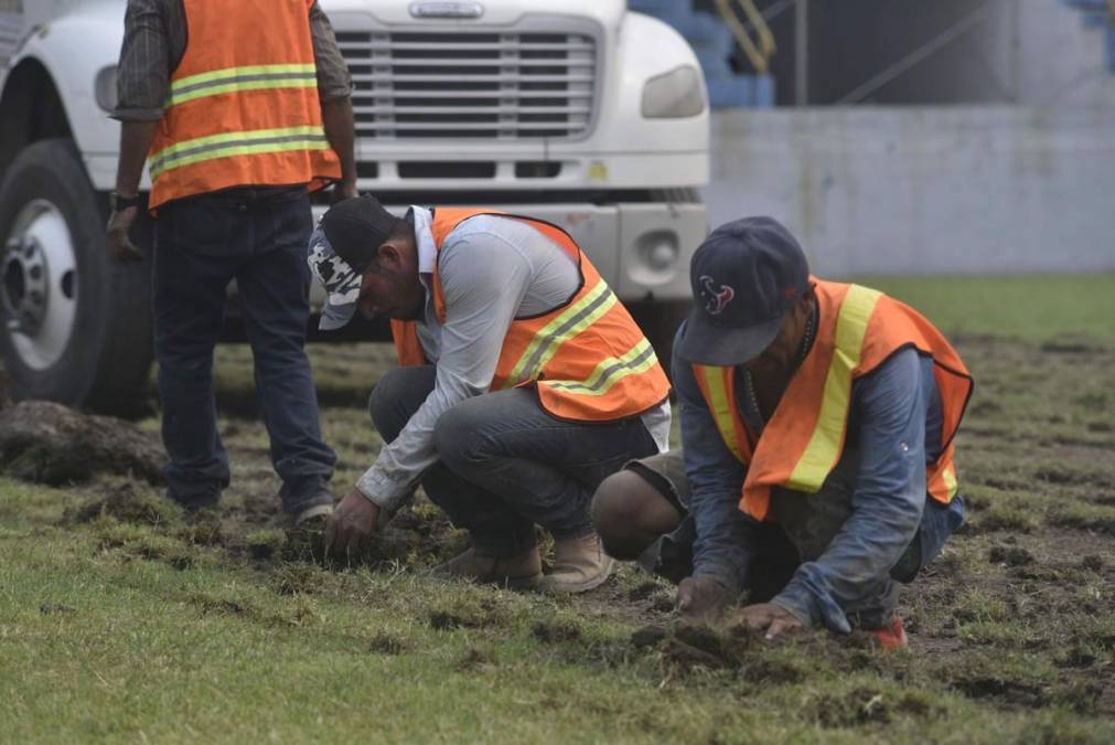 Impresiona verlo: Así luce el estadio Morazán sin la grama vieja