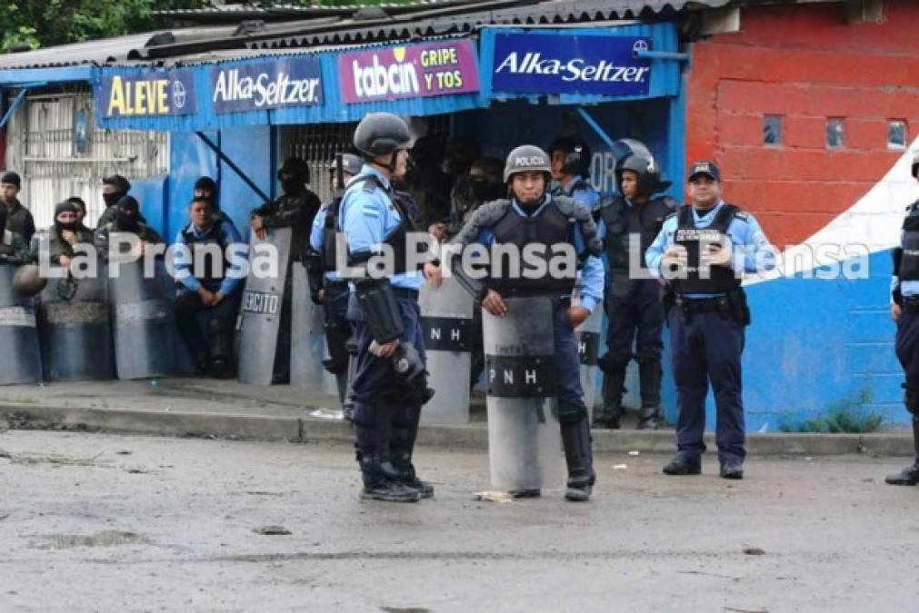 Resguardo policial en la carretera a La Lima, Cortés.