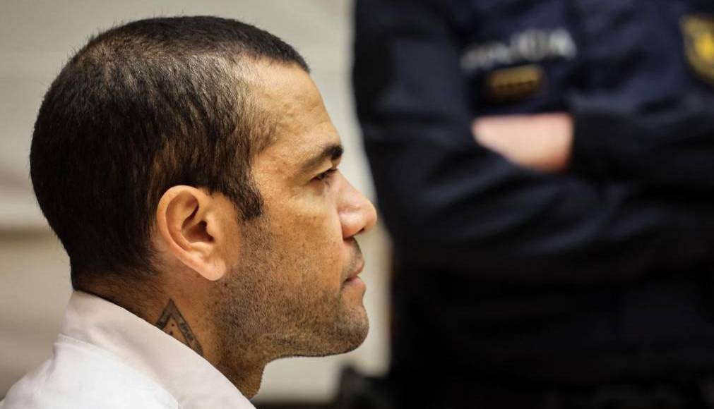 Dani Alves conoció este jueves su condena. El brasileño fue sentenciado a cuatro años y medio de prisión por encontrarlo culpable de violación.