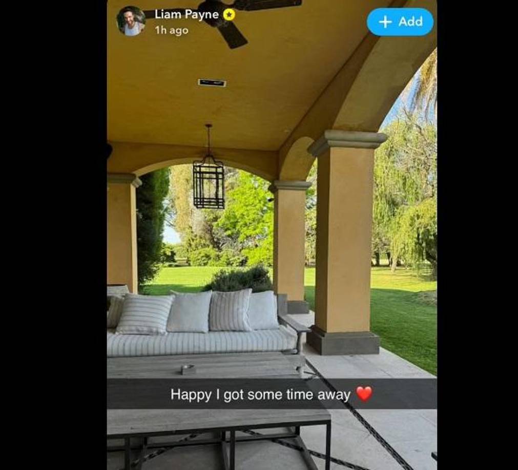 Otra selfie llevaba la leyenda: “Hermoso día en Argentina” antes de que la estrella compartiera una foto de su hotel, escribiendo: “Feliz de haber tenido un tiempo libre” seguido de un emoji de corazón. 