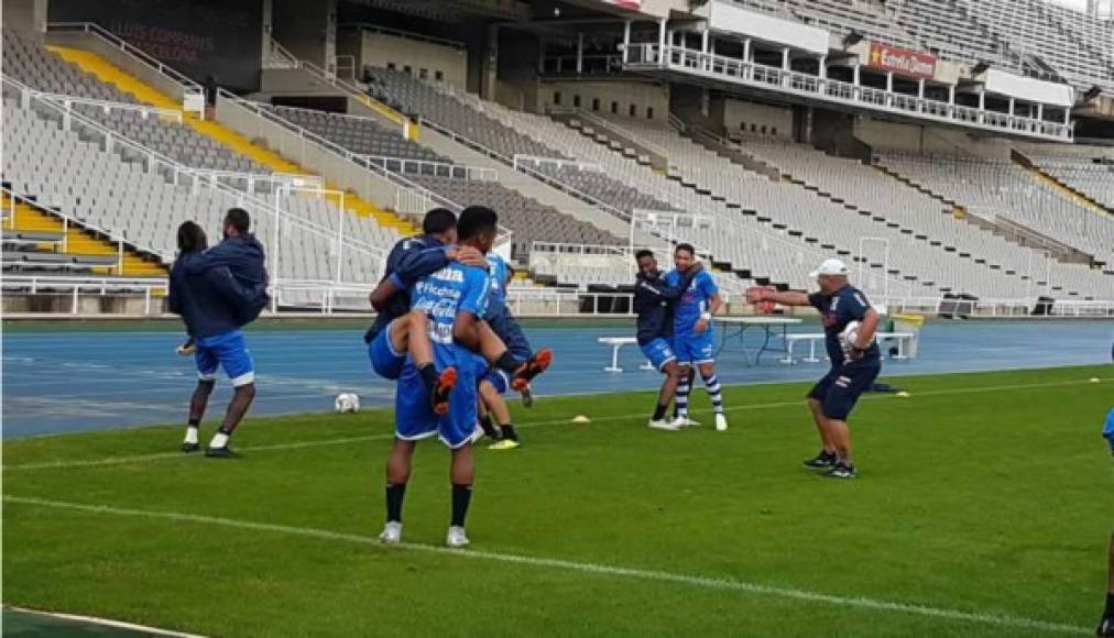 Parte de la práctica de los jugadores de la Bicolor.