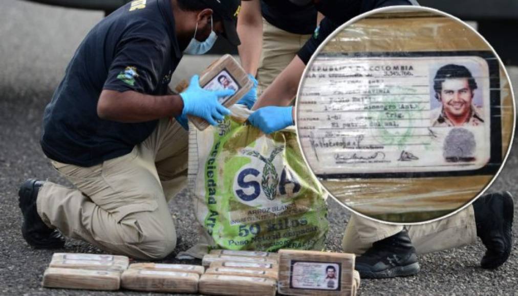 Honduras decomisó el lunes en la región oriental de la Mosquitia un cargamento de 25 kg de cocaína en paquetes que tenían adheridas fotografías de lo que aparenta ser un carnet de identidad del histórico capo colombiano Pablo Escobar.