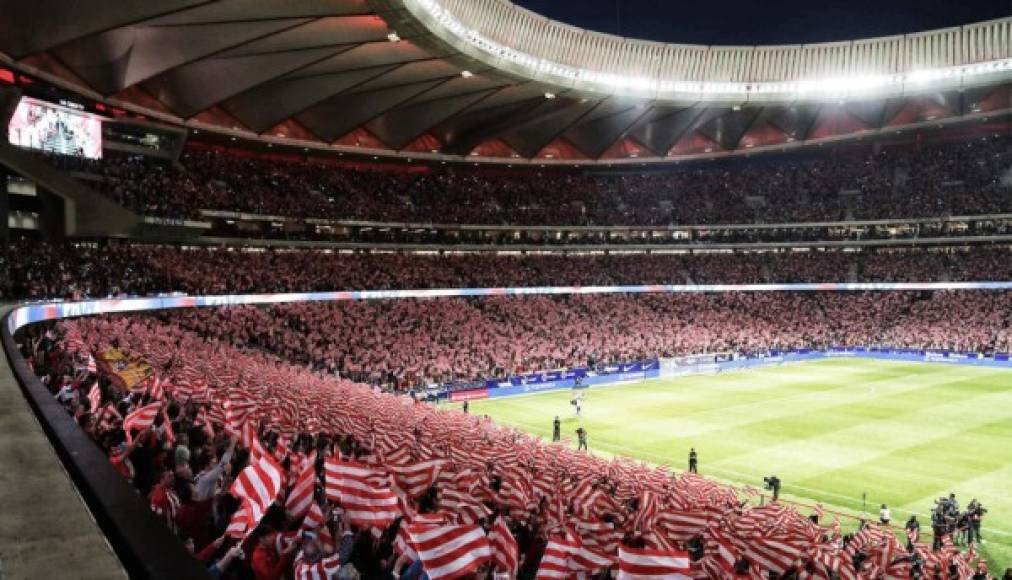 En el estadio Wanda Metropolitano han inmortalizado al hondureño Coneja Cardona, un orgullo para Honduras. Mientras que los seguidores colchoneros han demostrado su odio al mexicano Hugo Sánchez.