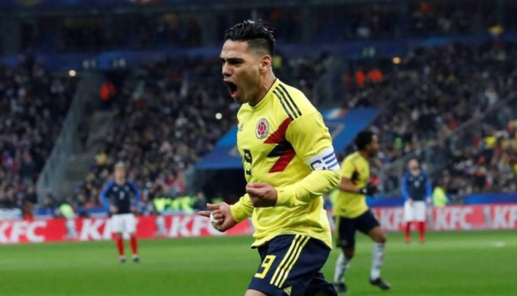 Según L'Équipe, el colombiano Radamel Falcao podría regresar a LaLiga española. El colombiano está en el punto de mira del Atlético y del Valencia. Su paso por el club rojiblanco entre 2011 y 2013 le consolidó como uno de los grandes delanteros de Europa.