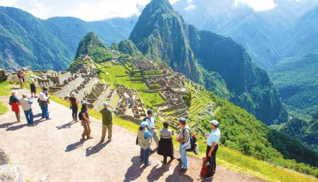 La calidad de vida y el sistema educativo de Perú también lo cataloga en una posición intermedia, en el ranking mundial, para las parejas que desean tener hijos.