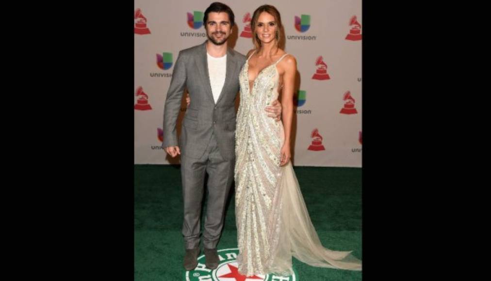 Juanes con su esposa Karen Martínez.