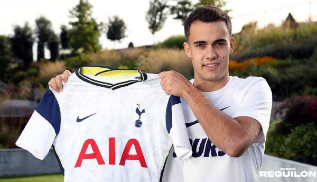 Sergio Reguilón es la segunda baja que reportó el Real Madrid en el día. El lateral izquierdo ha sido traspasado al Tottenham a cambio de unos 30 millones de euros. El español ha firmado contrato por cinco temporadas.