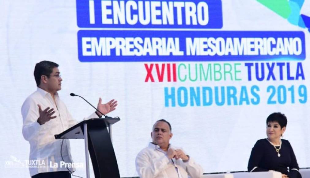 El presidente Juan Orlando Hernández estuvo presente en la inauguración del I Encuentro Empresarial Mesoamericano. El mandatario invitó a los empresarios a invertir en el país.
