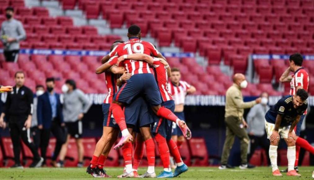 La celebración de los jugadores del Atlético tras el pitazo final del partido.