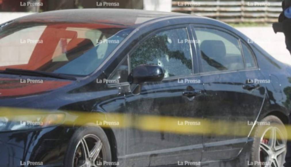 Ariel Mejía Paz se conducía en un carro turismo negro, Honda Civic con placas HAQ 5694, cuando fue atacado a disparos en el bulevar de Jardines del Valle.