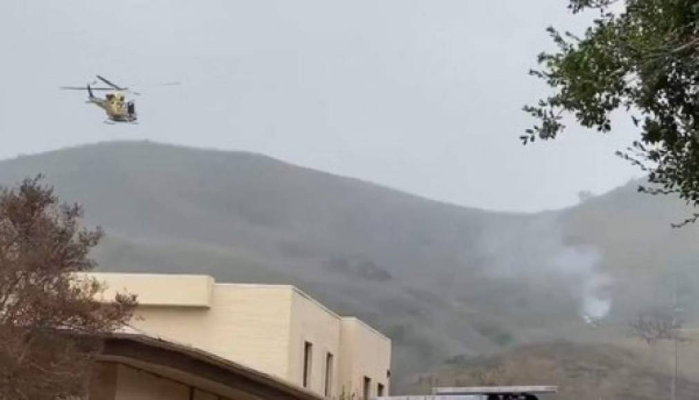 Los funcionarios del alguacil del condado de Los Ángeles dijeron que no había sobrevivientes del accidente de la mañana en una ladera en Calabasas, al oeste de Los Ángeles.