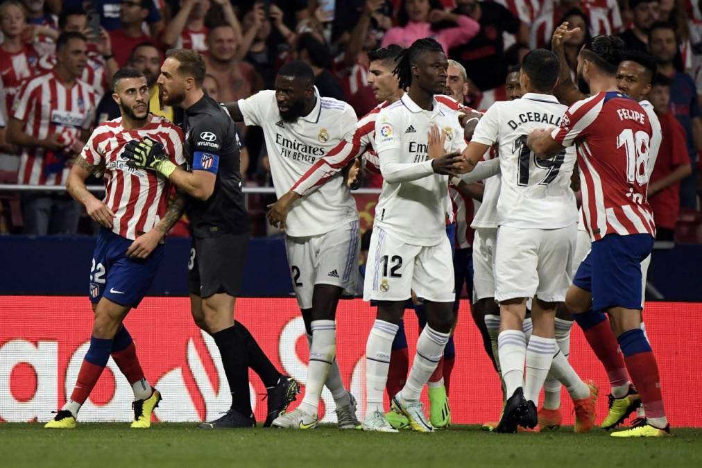 Actos de racismo, Vinicius bailó contra Atlético, tiraron de todo a jugadores del Real Madrid y festejo de Valverde a lo Haaland