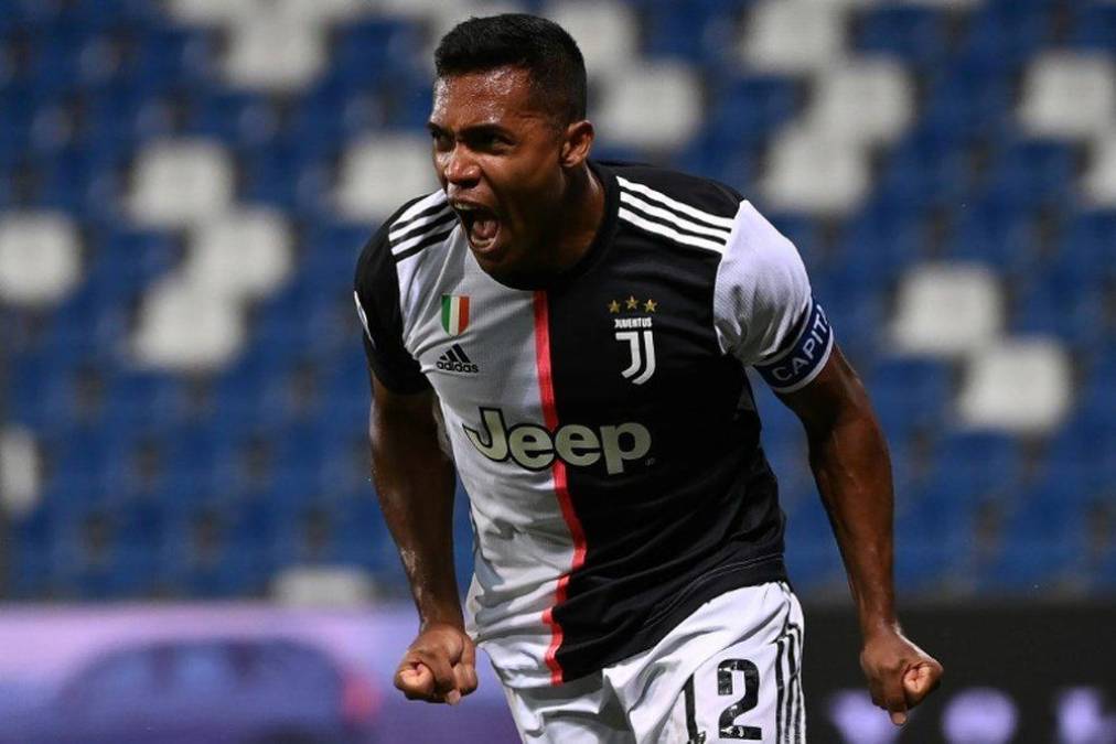 Alex Sandro estaría a un paso de renovar con la Juventus hasta 2024, según las informaciones de Fabrizio Romano. El jugador del equipo italiano prolongaría su contrato una temporada más con el club.