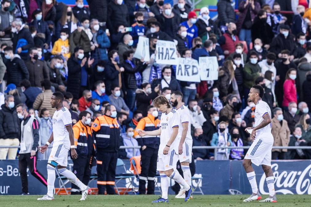Los jugadores del Real Madrid salieron decepcionados tras perder el primer partido del 2022.