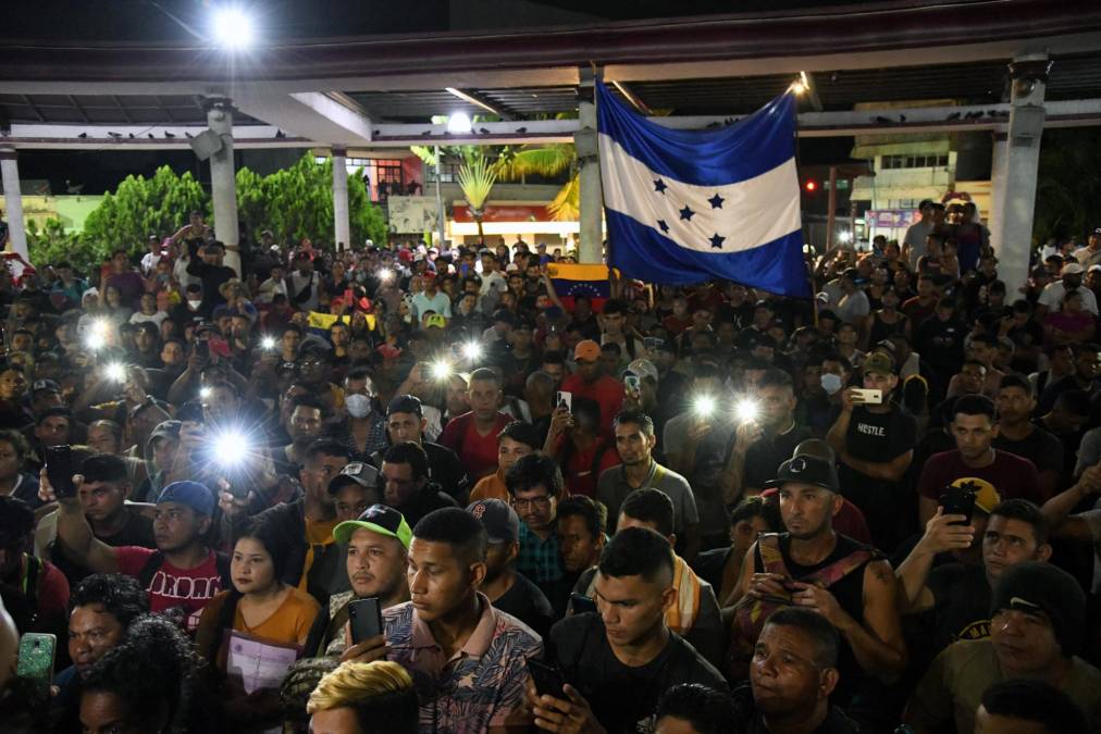 Migrants from Central and South America take part in an assembly where they decided to start a new peaceful caravan towards the border between Mexico and the United States, at the Bicentennial Park in Tapachula, State of Chiapas, Mexico on June 5, 2022. (Photo by ISAAC GUZMAN / AFP)