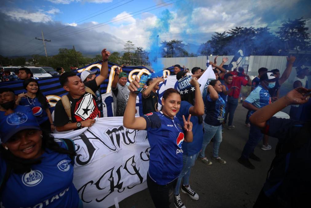 La barra del Motagua puso el ambiente en la final de ida del fútbol hondureño.