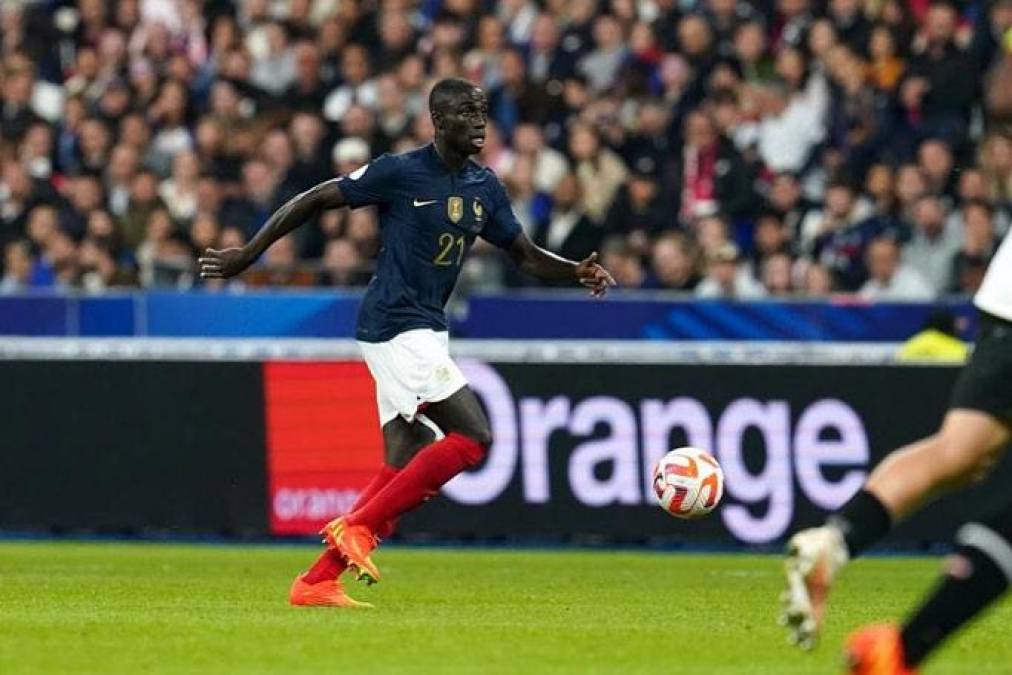 Ferland Mendy: La gran ausencia en la lista, el jugador del Real Madrid no entró en los planes del entrenador Deschamps para el Mundial.