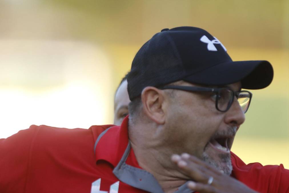 Antes del pitazo final, “Tato” García, entrenador del Independiente, reclamó una falta sobre unos de sus futbolistas.