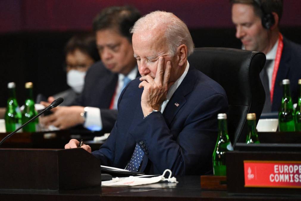 Biden protagonizó varios momentos incómodos durante su visita a Asia. Fue captado ‘durmiendo’ durante una de las conferencias y también confundió a Camboya con Colombia.