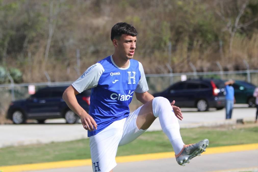 Valerio Marinacci se mostró concentrado y estuvo atento a cada una de las indicaciones del cuerpo técnico de la Selección Sub-20 de Honduras.