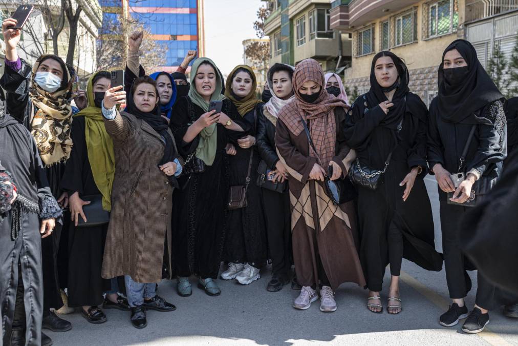 En Kabul, una veintena de mujeres se manifestaron este miércoles. “Llegó el momento de la ONU tome acciones que sean decisivas para el destino del pueblo”, declaró una de las manifestantes durante la protesta.
