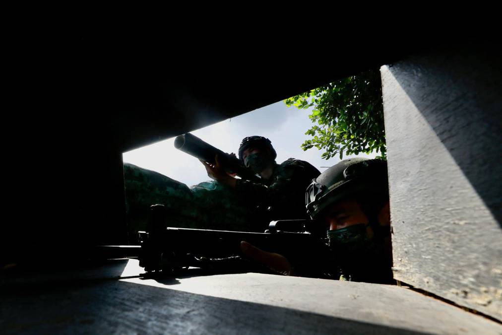 “Los búnkeres subterráneos brindan cobertura a las tropas y repelen a las fuerzas enemigas”, indicó Su Tzu-yun, experto militar del Instituto de Investigación de Seguridad y Defensa Nacional de Taiwán. “Forman parte de la guerra urbana en Ucrania”, prosiguió.