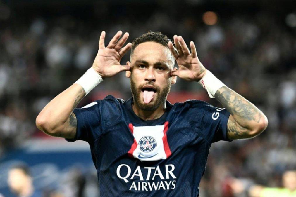 Bombazo. El PSG habría iniciado negociaciones con el Manchester United por Neymar Jr. El club parisno decidió poner en la lista de transferibles al atacante brasileño.