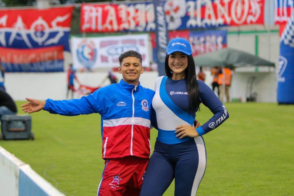 Lindas chicas y show de la Ultra Fiel: el ambiente del Olimpia-Marathón