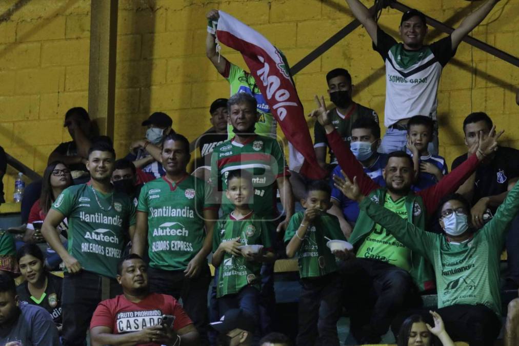 Muchos marathones viajaron a El Progreso para ver al equipo de sus amores.