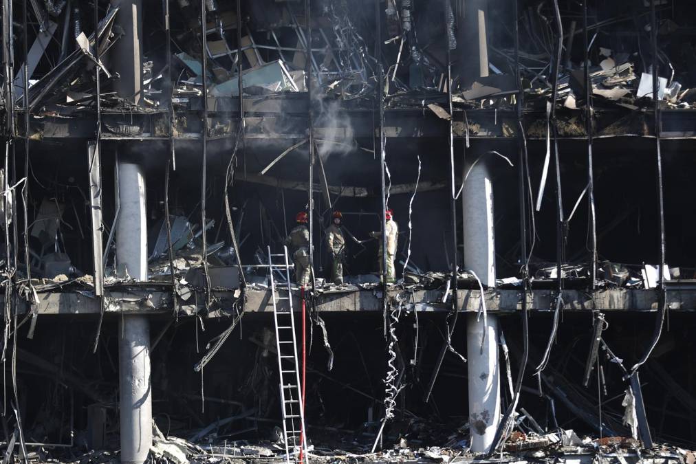 La guerra entra en Kiev con el bombardeo a moderno centro comercial